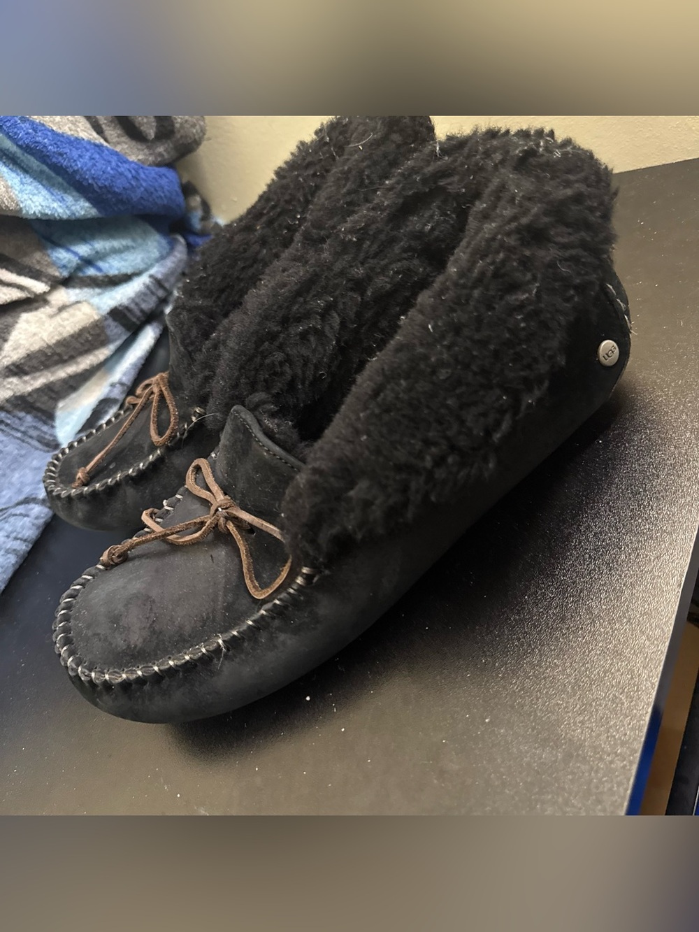 UGG Alena Black Fur Suede Slippers Womens Size 9